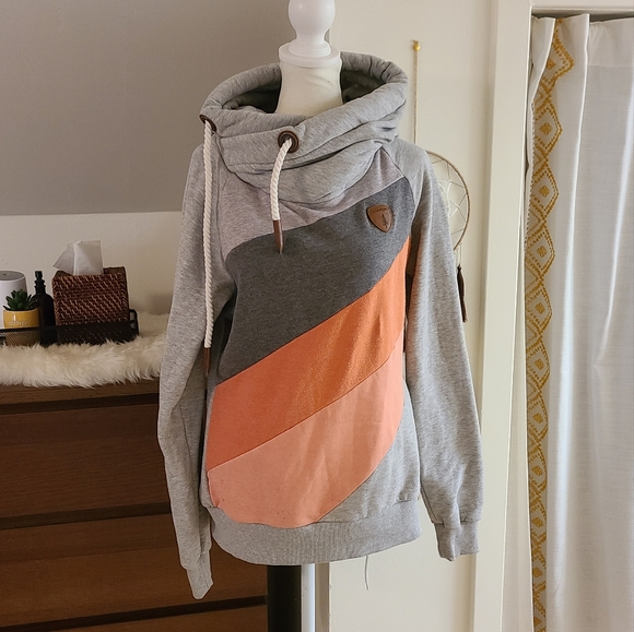 Wanakome Tops - Wanakome hooded sweatshirt